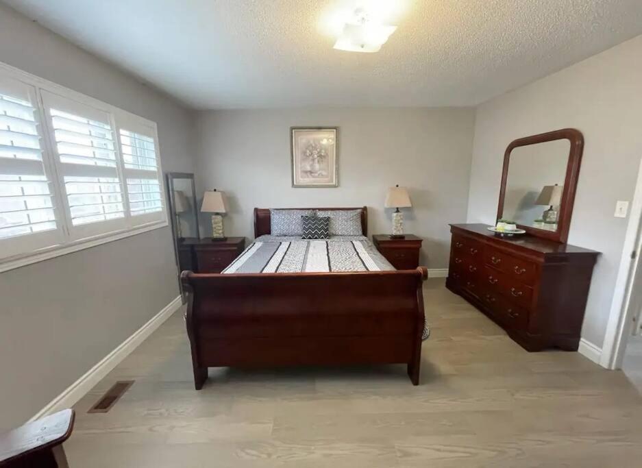 Elegant & Luxurious 3 Bedroom Home Mississauga Eksteriør billede