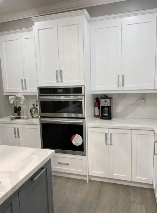 Elegant & Luxurious 3 Bedroom Home Mississauga Eksteriør billede