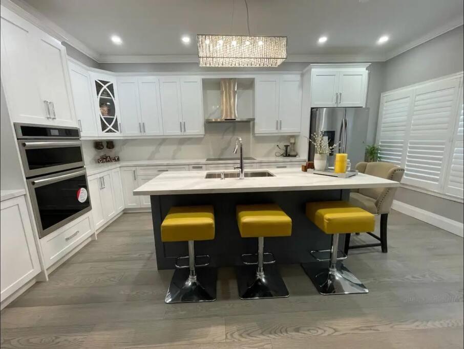 Elegant & Luxurious 3 Bedroom Home Mississauga Eksteriør billede