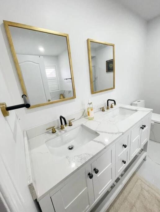 Elegant & Luxurious 3 Bedroom Home Mississauga Eksteriør billede