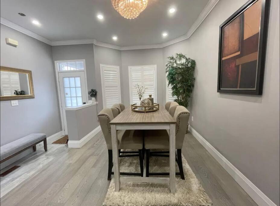 Elegant & Luxurious 3 Bedroom Home Mississauga Eksteriør billede