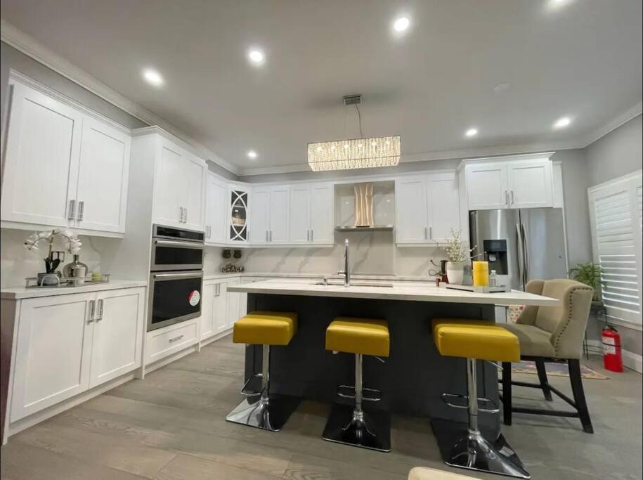 Elegant & Luxurious 3 Bedroom Home Mississauga Eksteriør billede